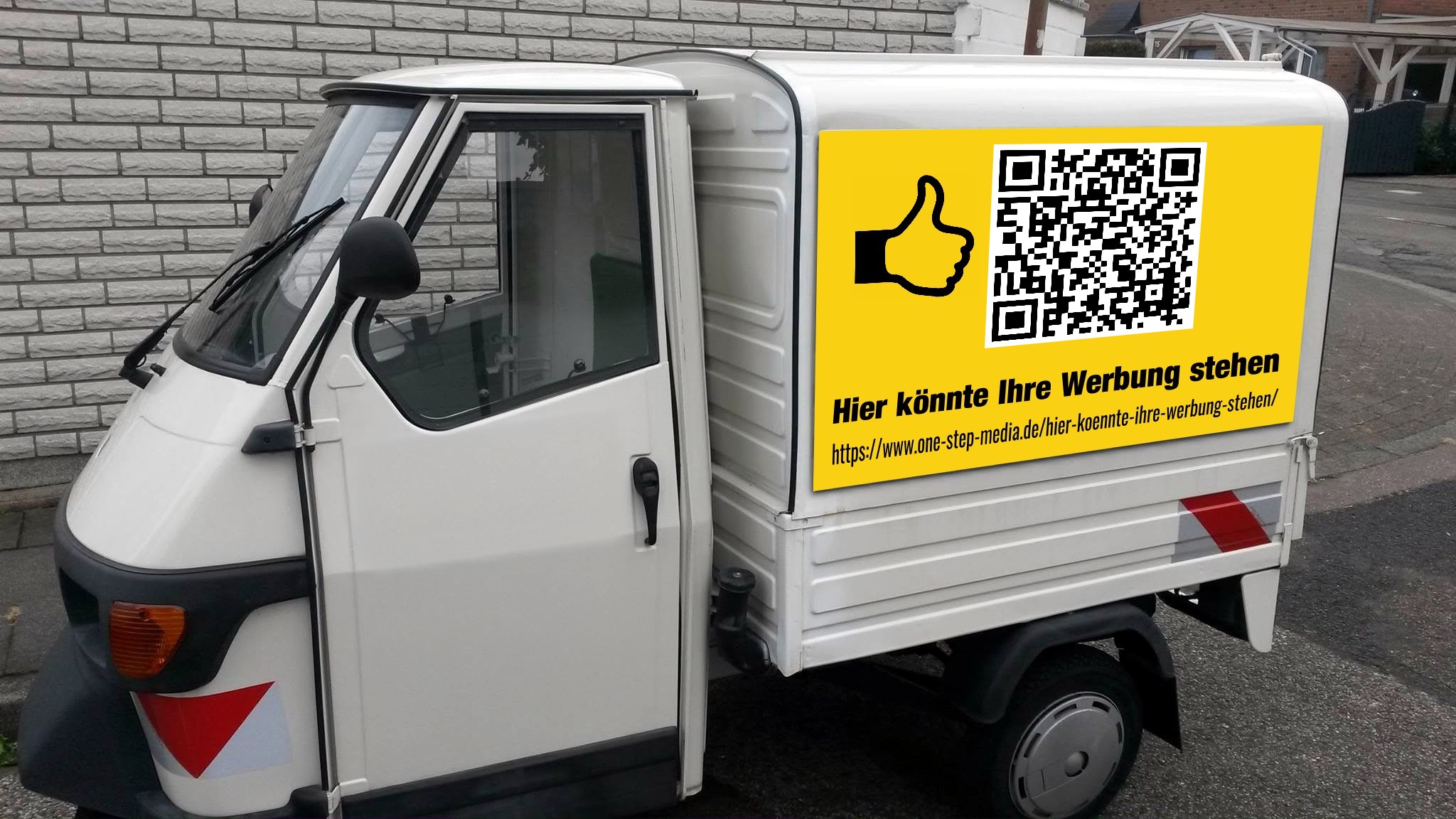 Piaggio APE 50 | Vermietung von Werbeflächen incl. Gestaltung, Druck und Transport zum Einsatzort